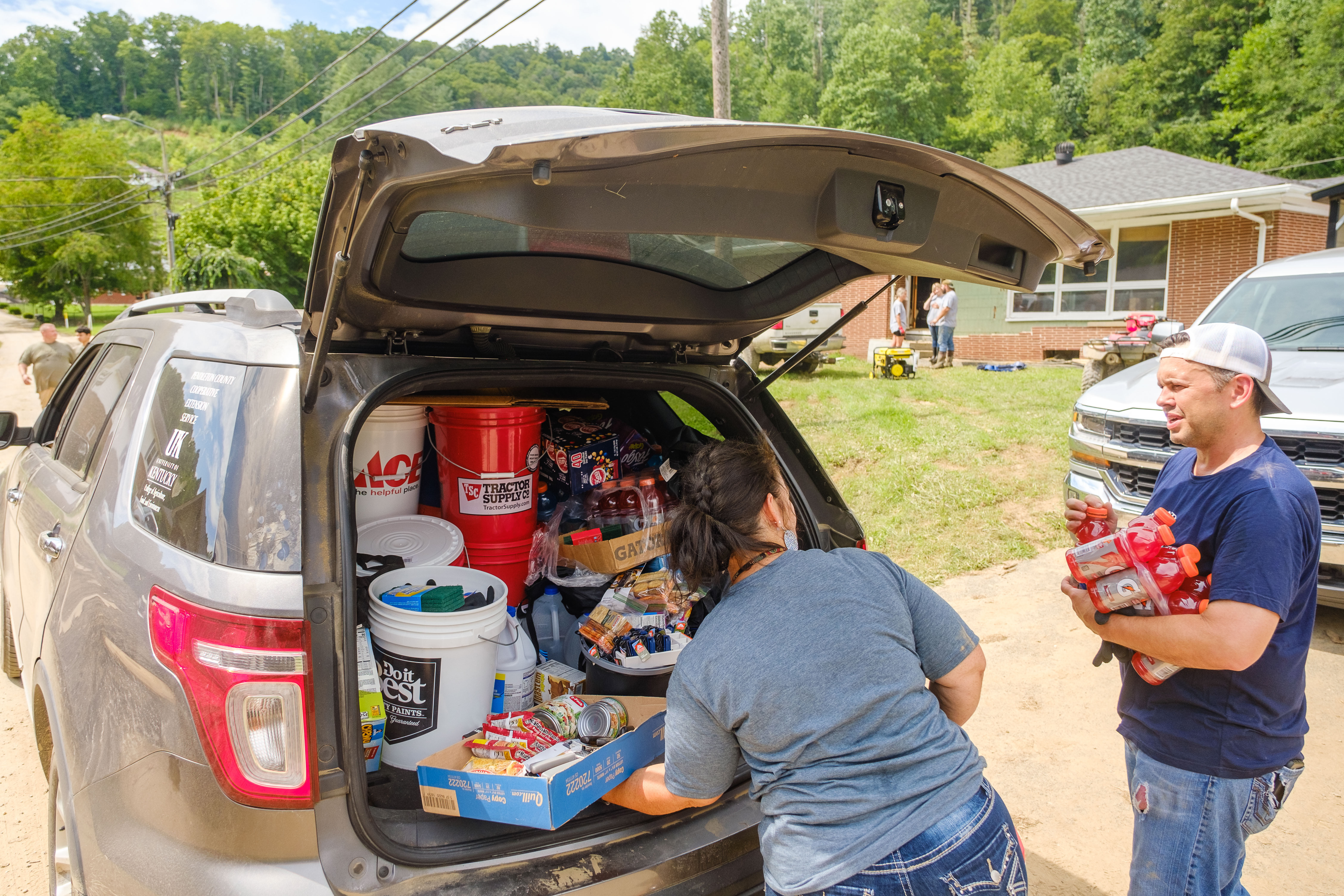 food, van, volunteers